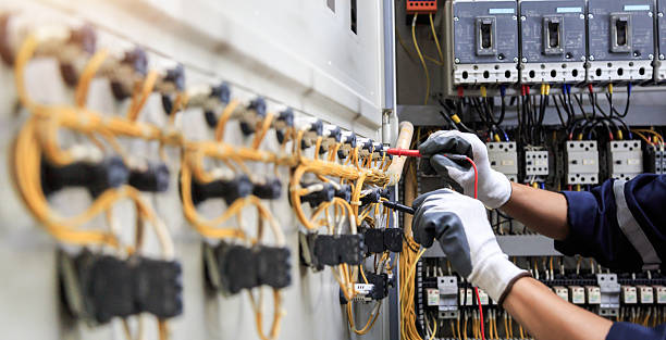 Professional Electrician technician working in Royal Oak, MI